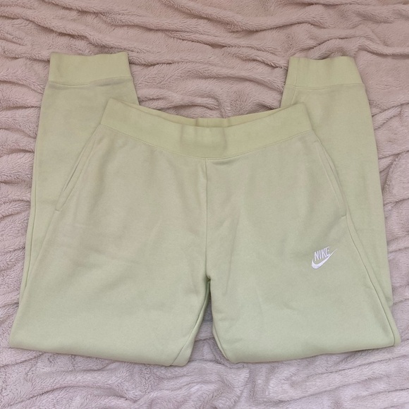 Nike Sportswear Club kids Fleece Jogger Pants Lime Ice - Picture 2 of 7